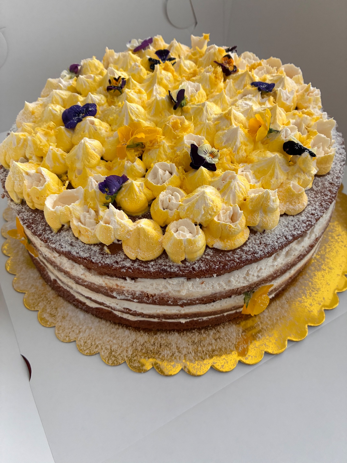 Vegaaninen sitruunakakku