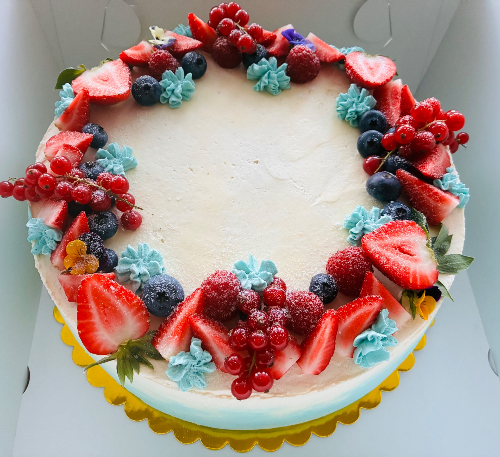 Vegaaninen täytekakku