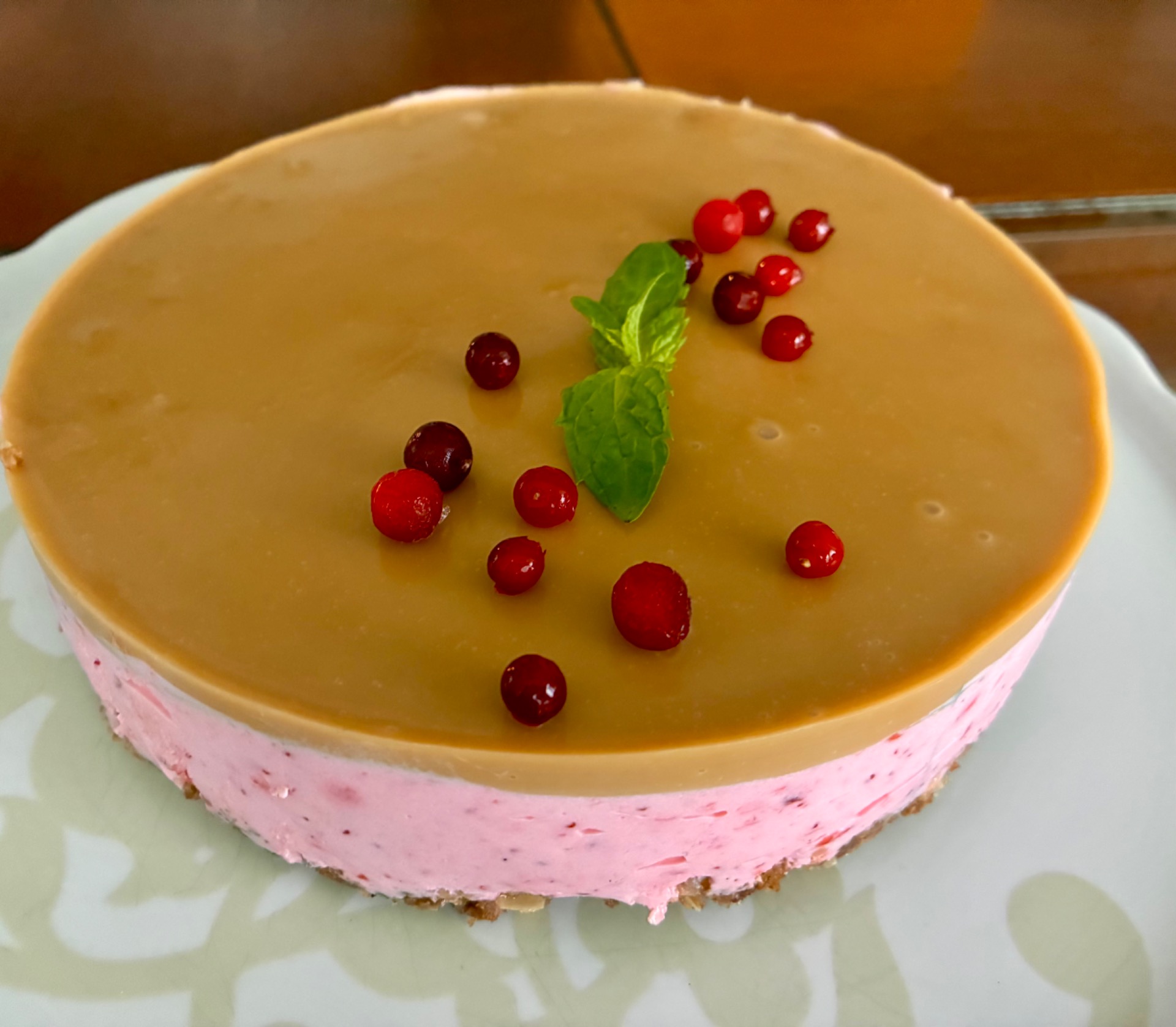 Puolukkamoussekakku